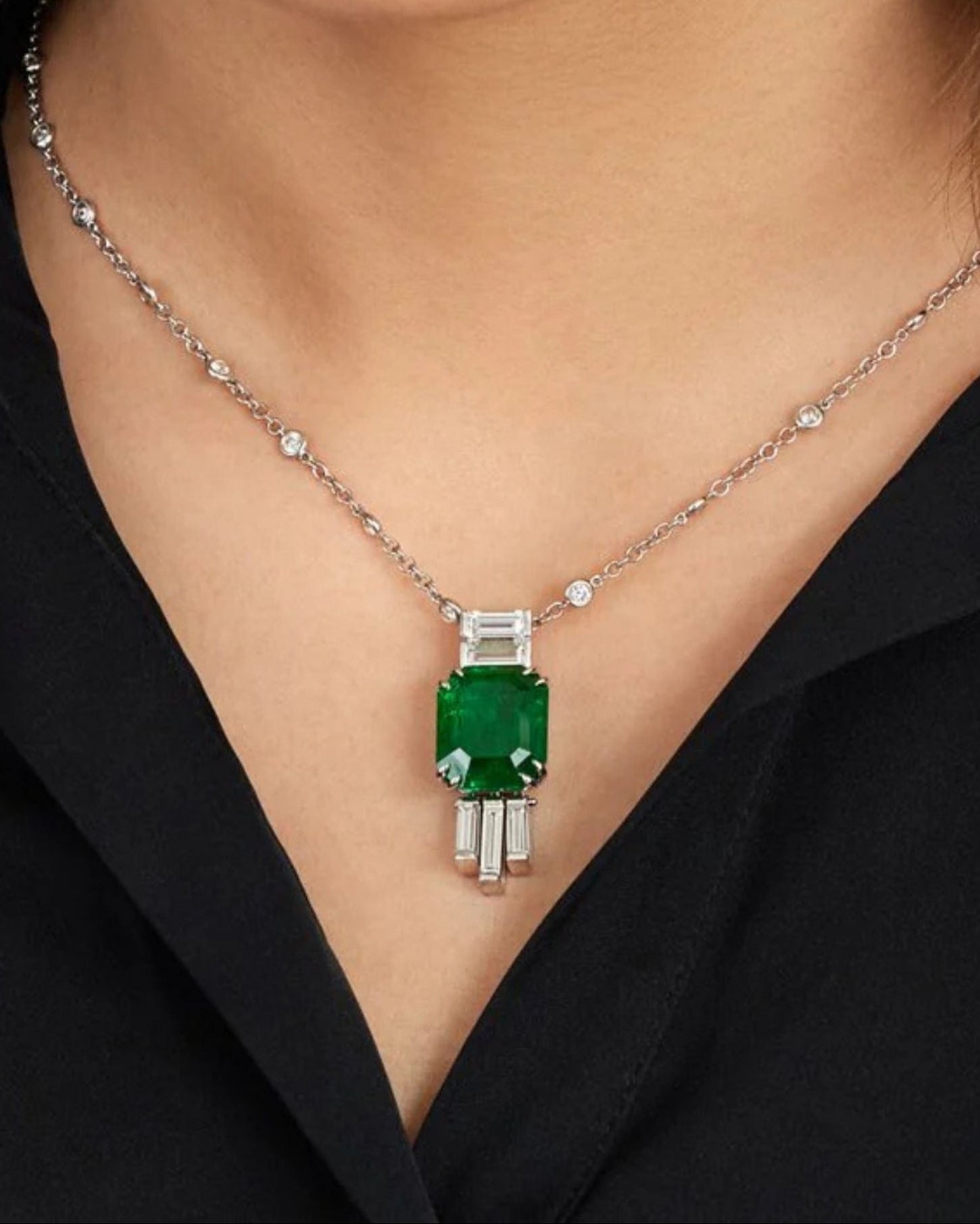 Emerald & Diamond Joaillerie Pendant Necklace