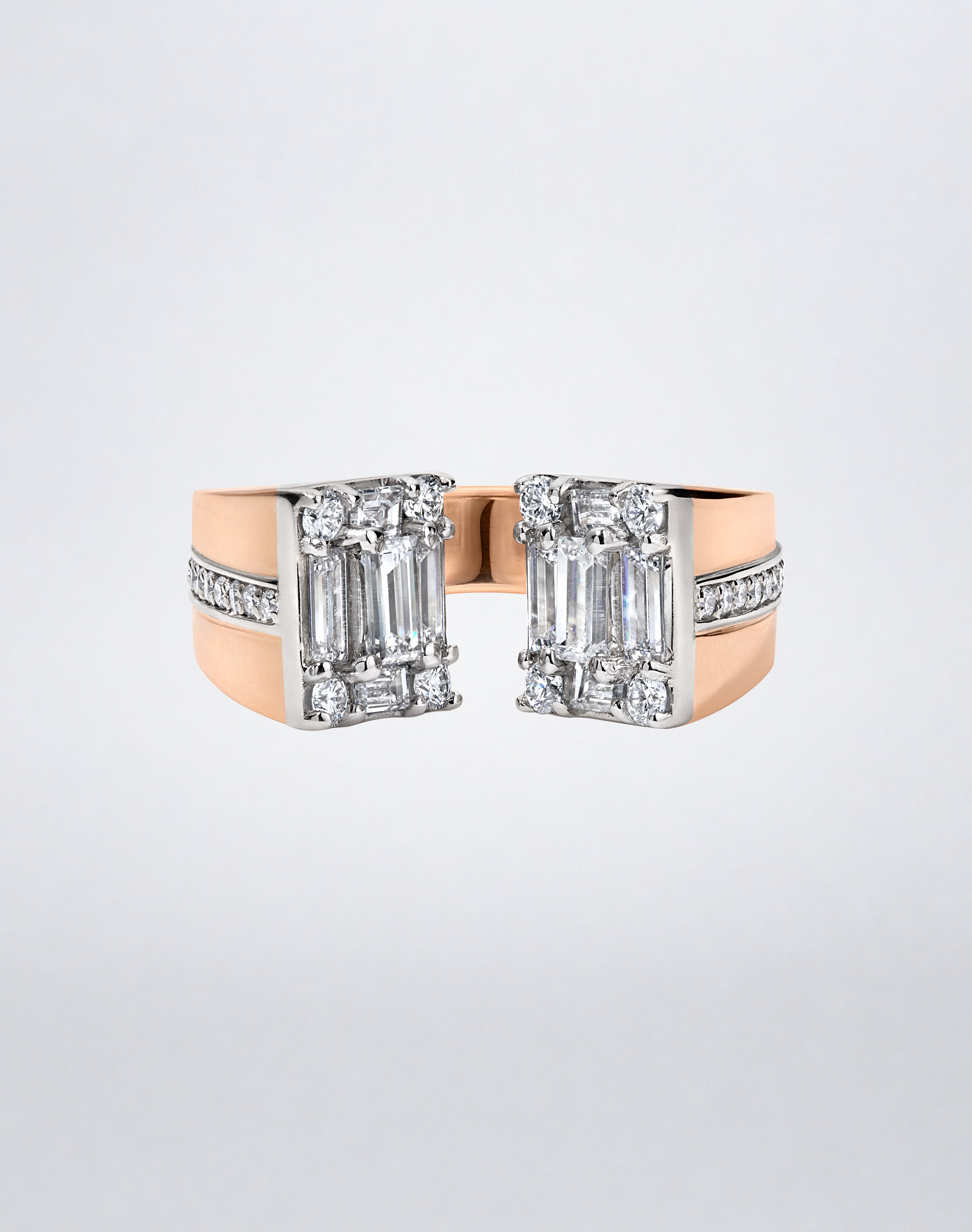 CLARITY³ Axis Ring in 18K rose gold with baguette-cut and round diamonds, front view