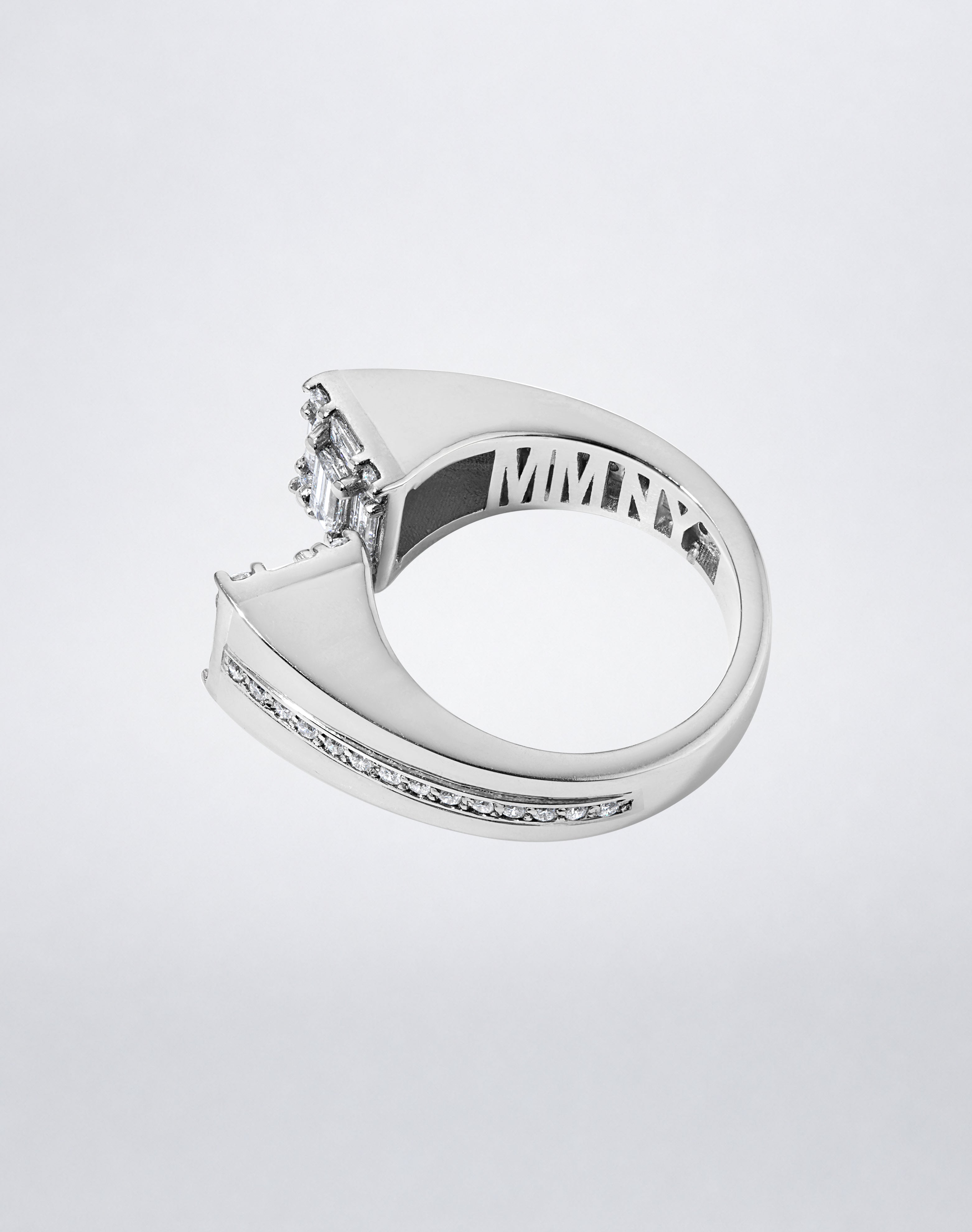 CLARITY³ Axis Ring in 18K white gold with baguette-cut and round diamonds, detail