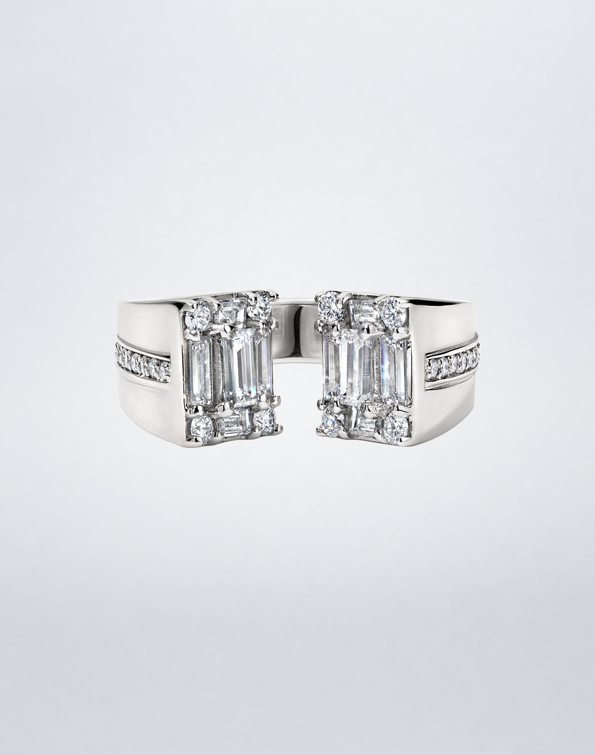 CLARITY³ Axis Ring in 18K white gold with baguette-cut and round diamonds, front view