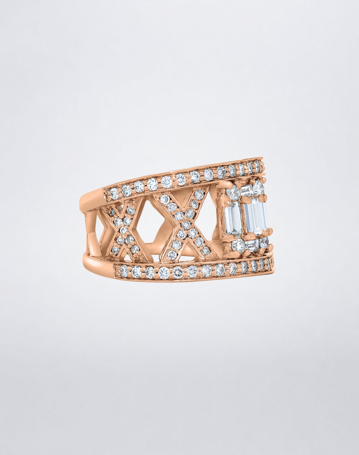 CLARITY³ Lattice Ring in 18K rose gold with baguette-cut and round diamonds, side view