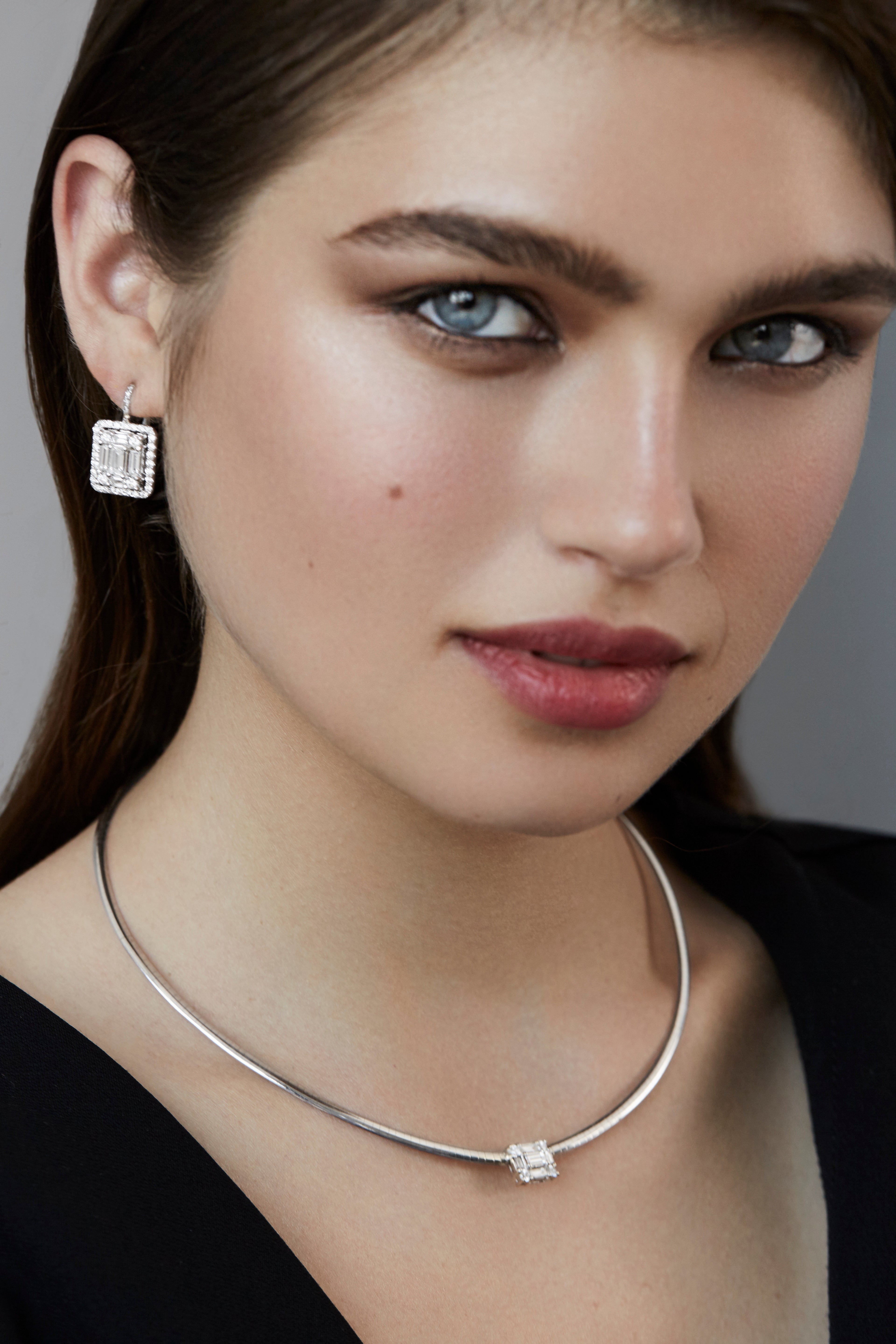 Clarity Cube Choker