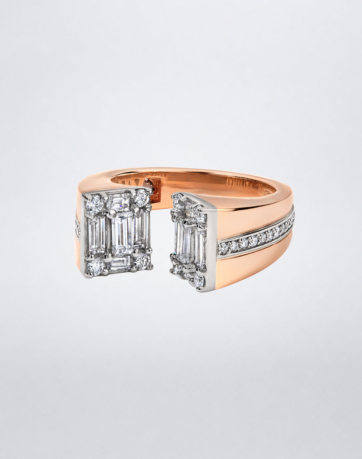CLARITY³ Axis Ring in 18K rose gold with baguette-cut and round diamonds, side view