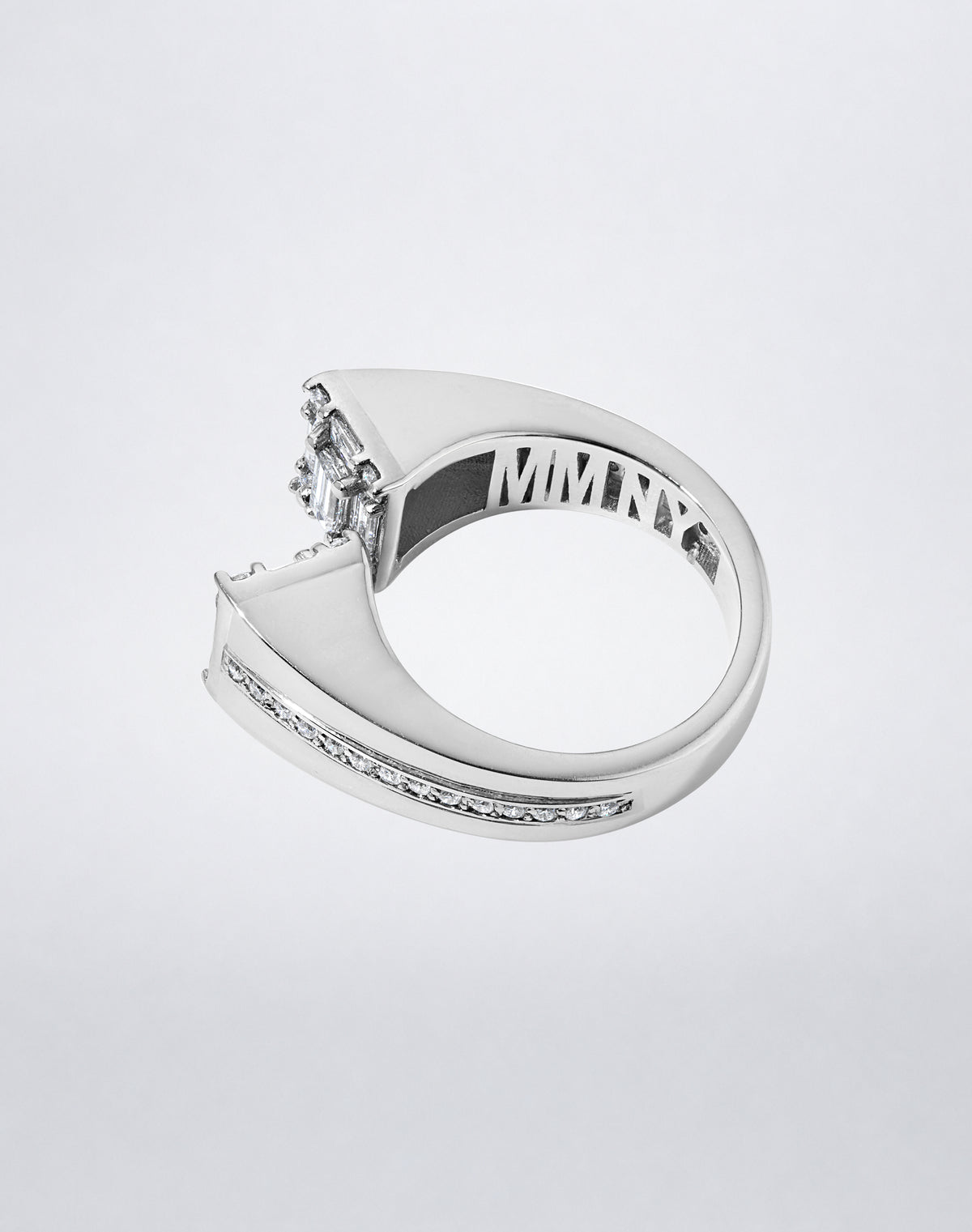 CLARITY³ Axis Ring in 18K white gold with baguette-cut and round diamonds, detail