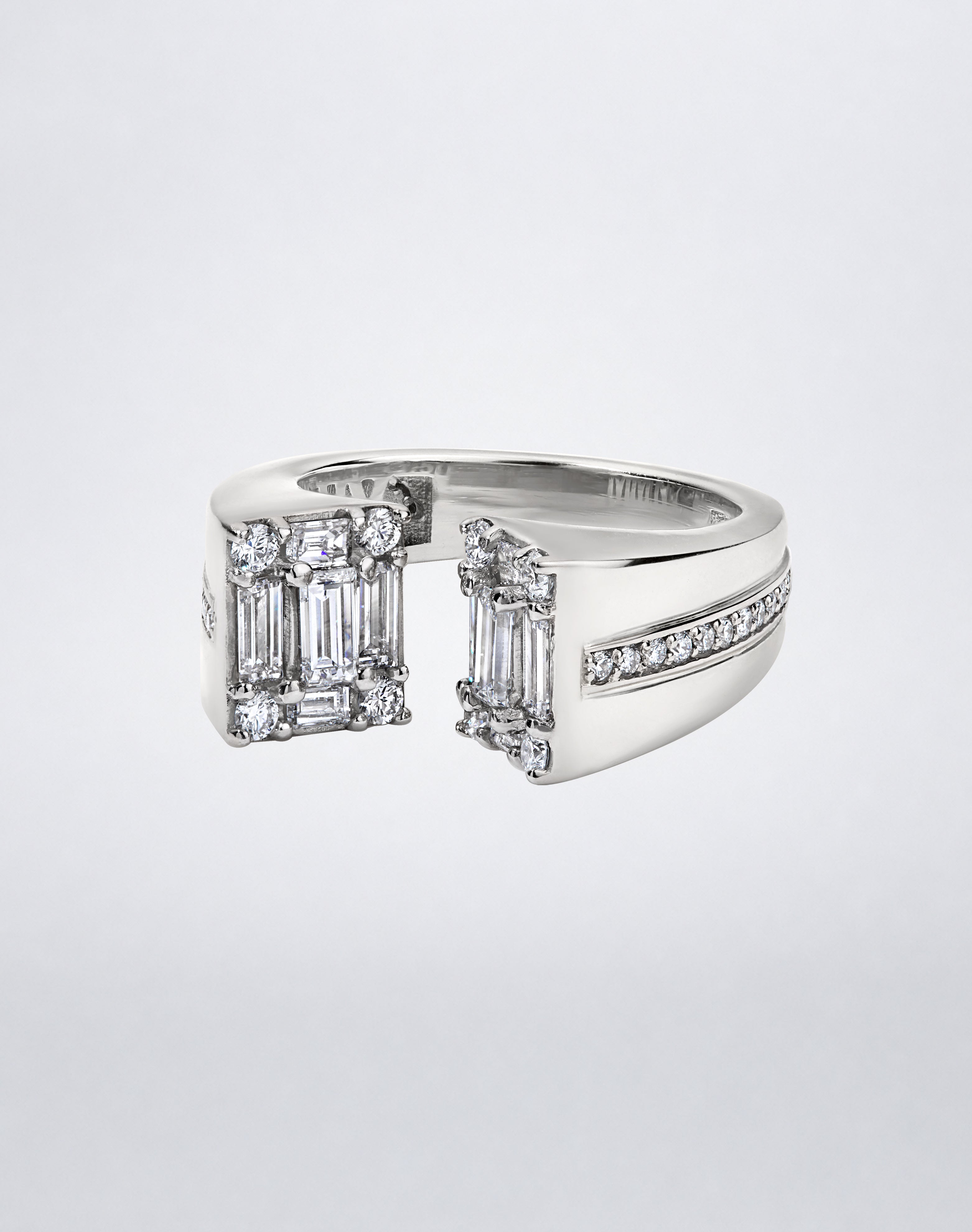 CLARITY³ Axis Ring in 18K white gold with baguette-cut and round diamonds, side view