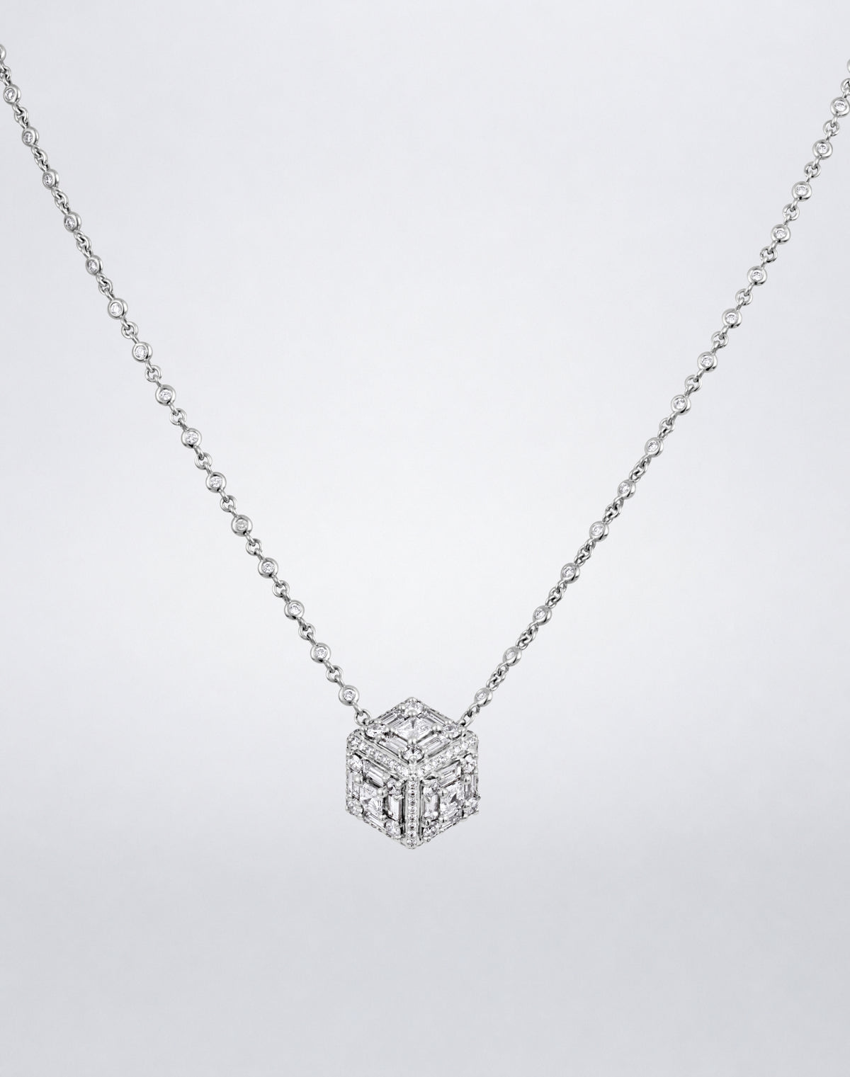 Mindi Mond New York Clarity³ Dimensional Halo Cube Necklace in 18K white gold, three-dimensional diamond cube with a nine-stone formation on each face and pavé edges, on a bezel-set diamond chain