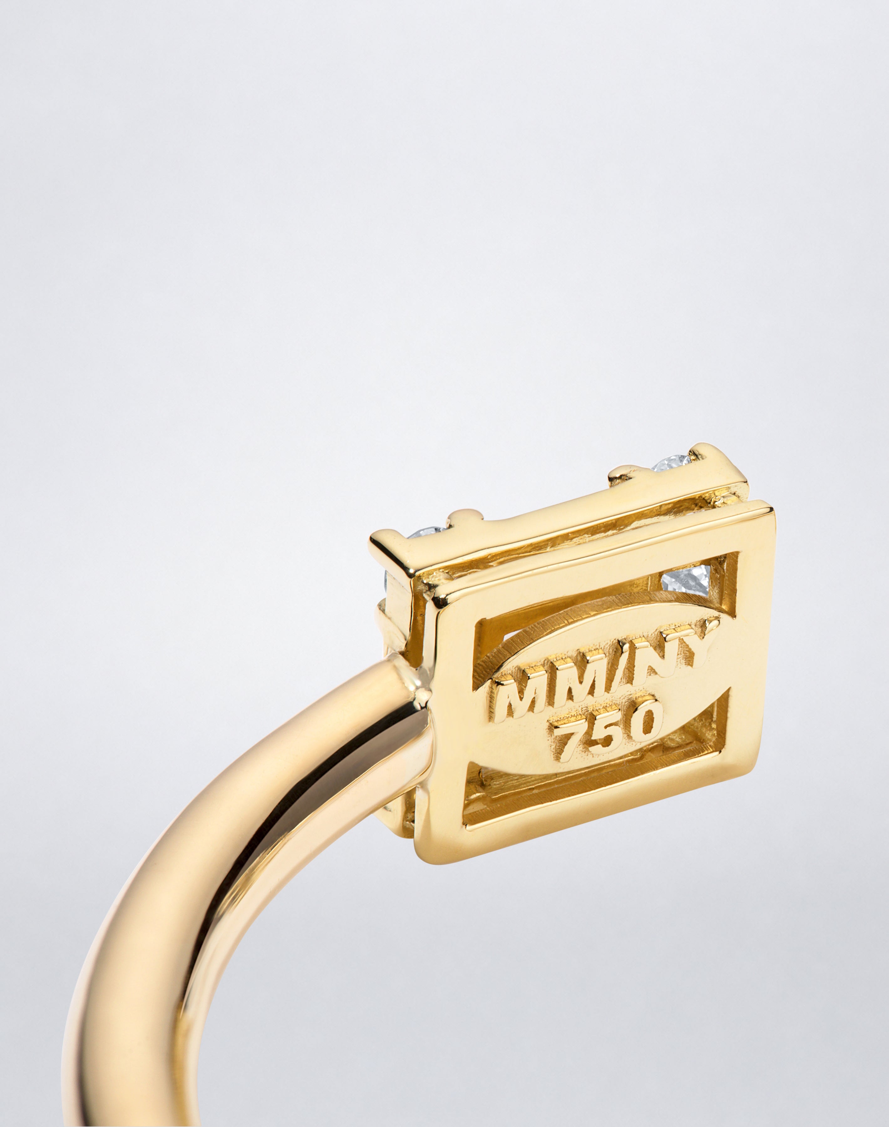 Mindi Mond New York Clarity³ Dual Cube Hinged Bangle in 18k yellow gold, close-up of the open-backed diamond formation with MM/NY 750 hallmark