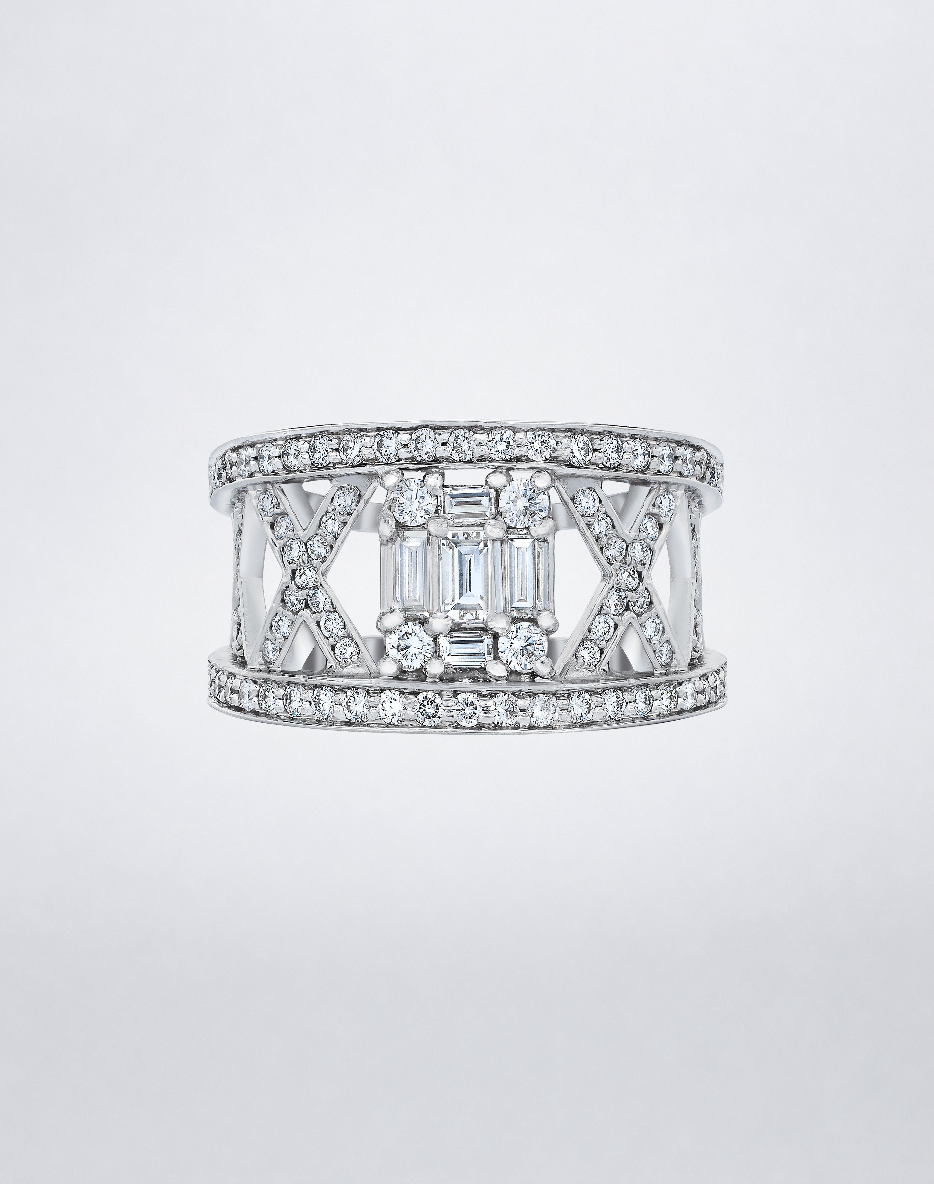 CLARITY³ Lattice Ring in 18K white gold with baguette-cut and round diamonds, front view