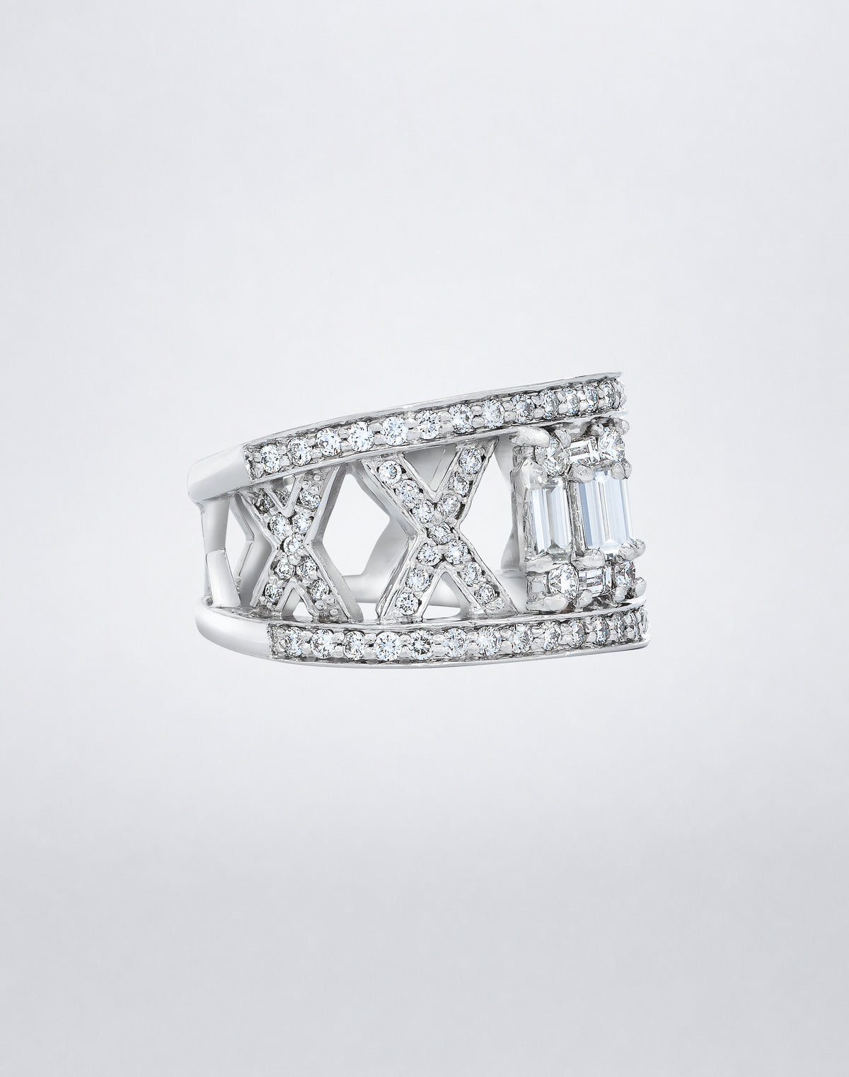 CLARITY³ Lattice Ring in 18K white gold with baguette-cut and round diamonds, side view