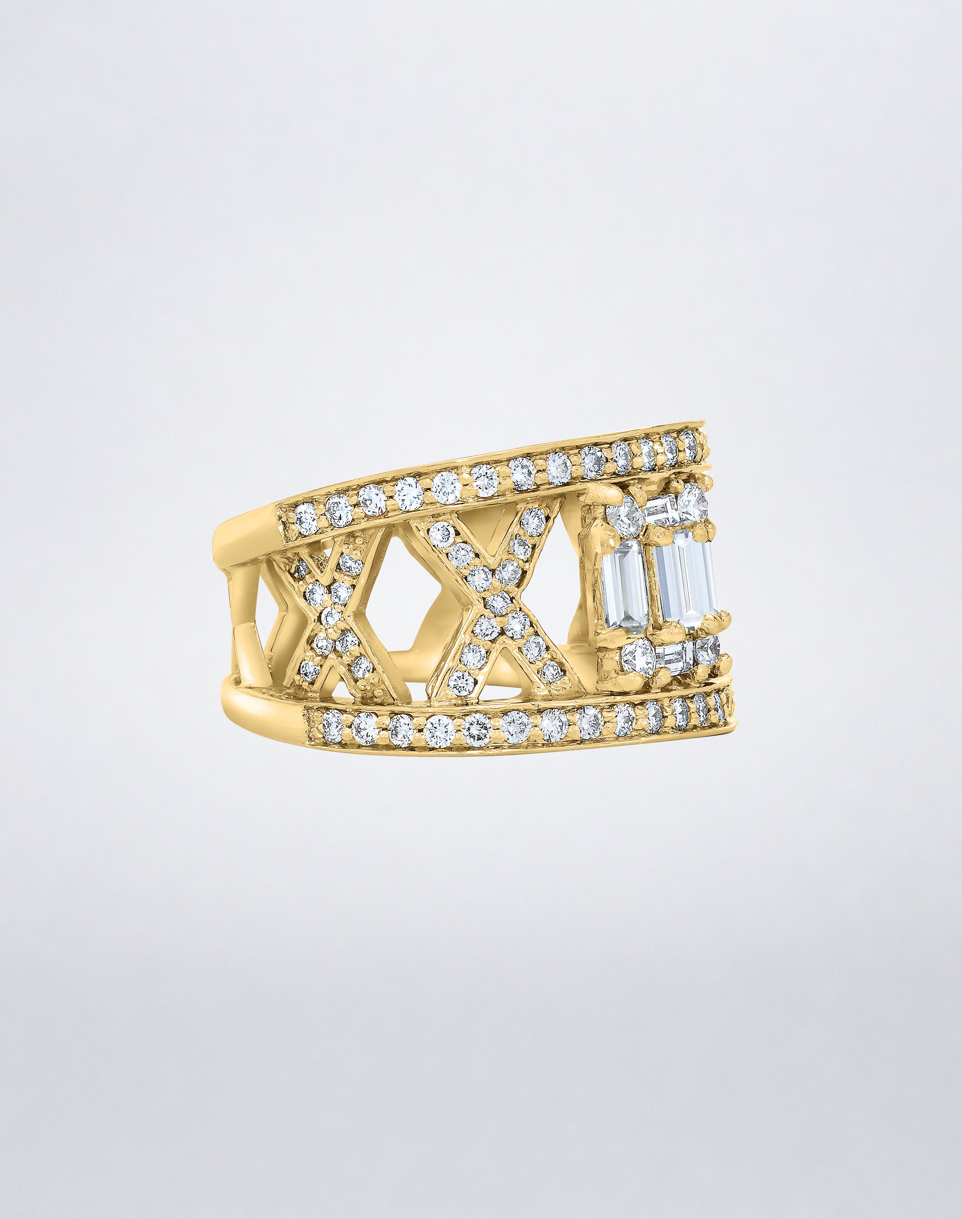 CLARITY³ Lattice Ring in 18K yellow gold with baguette-cut and round diamonds, side view