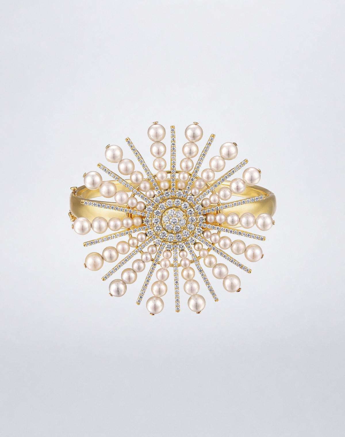 Mindi Mond New York SPOKE bracelet in 18K yellow gold with a pavé diamond center and sixteen radiating rays of graduated Japanese Akoya pearls and diamonds, front view 